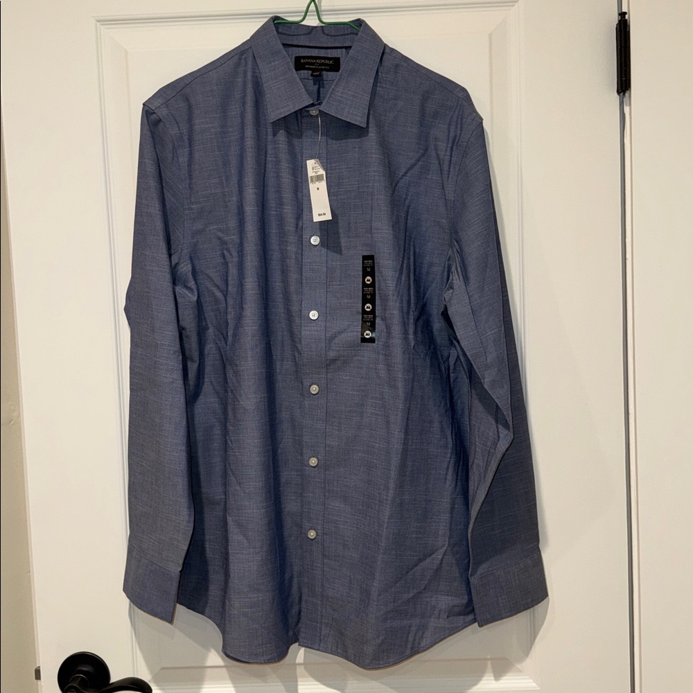 Banana republic dress shirt - Non iron classic fit M in medium blue